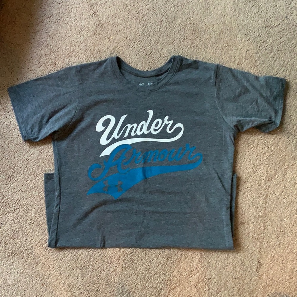 UNDER ARMOUR TEE. Like new condition. Sz S.